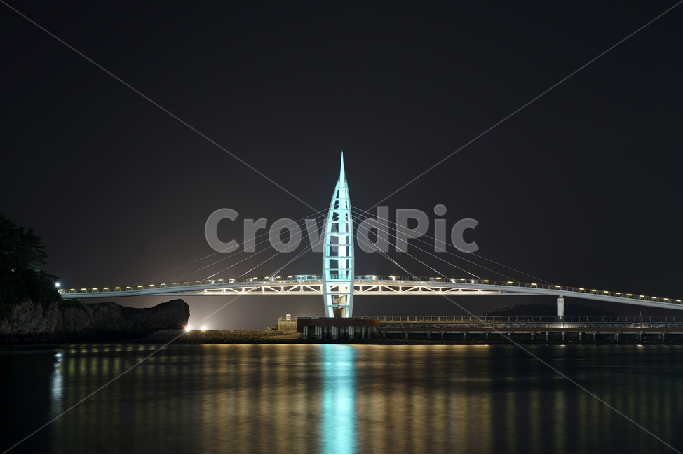 제주도,서귀포,새연교,일몰,야경,다리,여행코스,새섬,제주도,jeju,jeju island,야경,밤,풍경,nightscape,night,landscape,랜드마크,landmark,tourist attraction,한국랜드마크,한국관광지,한국명소,korea landmark,korea tourist attraction,bridge,building,건물