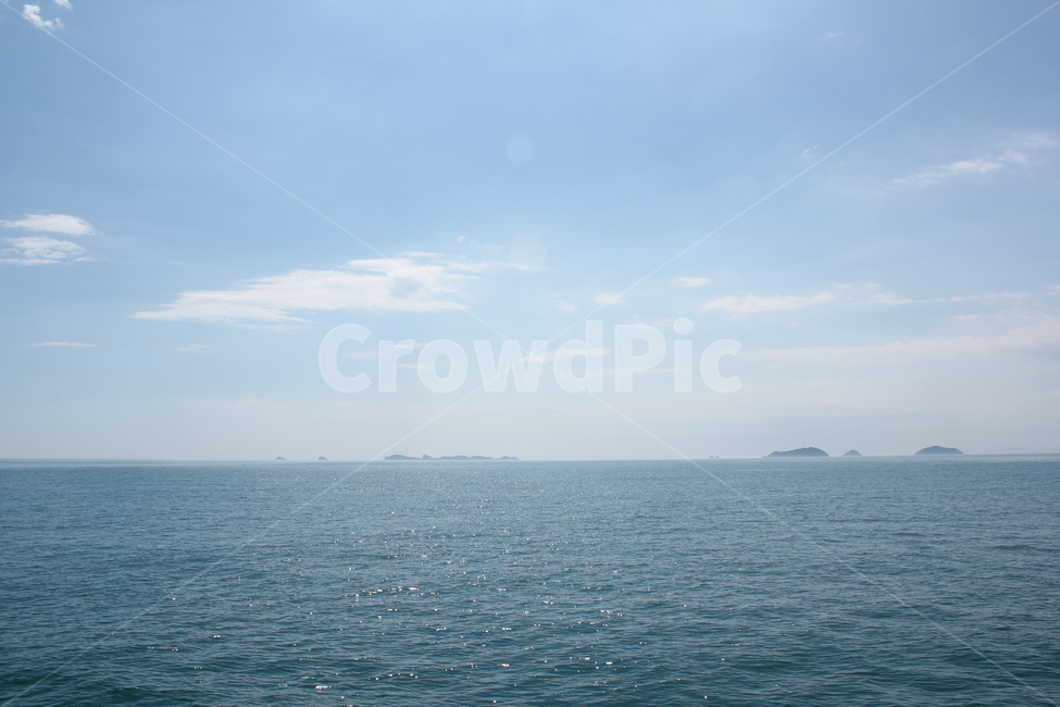 beach,blue,cloud,coast,coastline,day,far,island,mountain,nature,ocean,sea,sky,water,wave,하늘,구름,파랑,블루,먼산,산,섬,바다,물결,푸른바다,풍경,자연,낮,파란색,물,바닷물,아쿠아,에메랄드빛,에메랄드,반짝임,윤슬