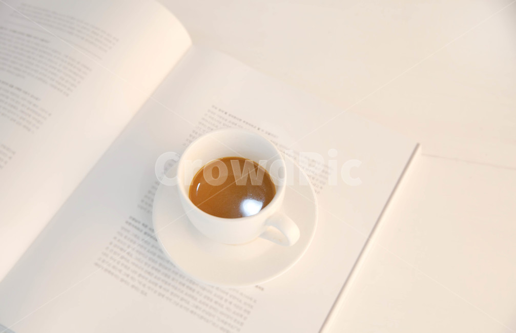 카페,커피,독서,여유,여가시간,휴식,주말,cafe,잡지,coffee,relax,커피,카페,coffee,cafe