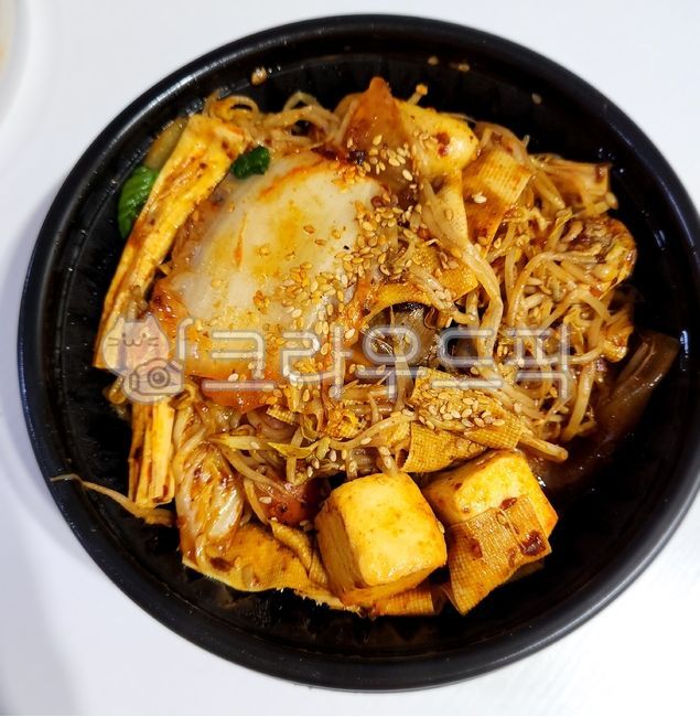 food,야식,마라샹궈,마라,마라탕,배달음식,음식,noodle,국수,meal,식사,plate,그릇,dish,접시,당면