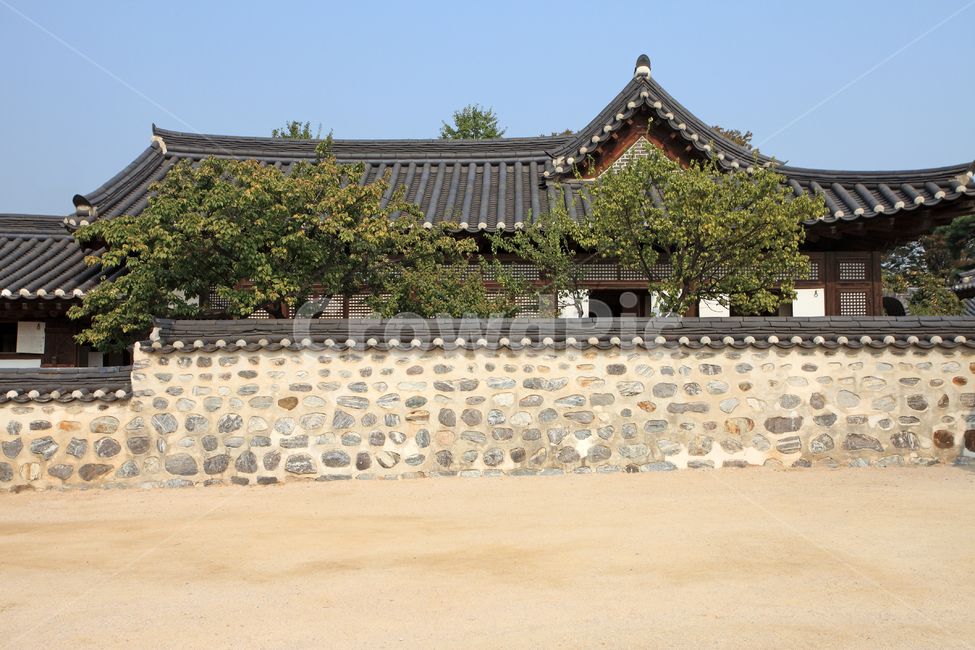 한옥,전통가옥,전통,가옥,한국전통,집,기와집,전통집,기와,담,담장,돌담,마당,땅,바닥,배경,백그라운드,공간,건축,건축물,전통건축,전통건축물,하늘,지붕,나무,풍경,민속,야외,실외,익스테리어,남산골,한옥마을,남산골한옥마을,서울,한국,한국전통,한국문화,korean traditional,korean culture,건축물,건물외관,exterior,building,structure,architecture,construction