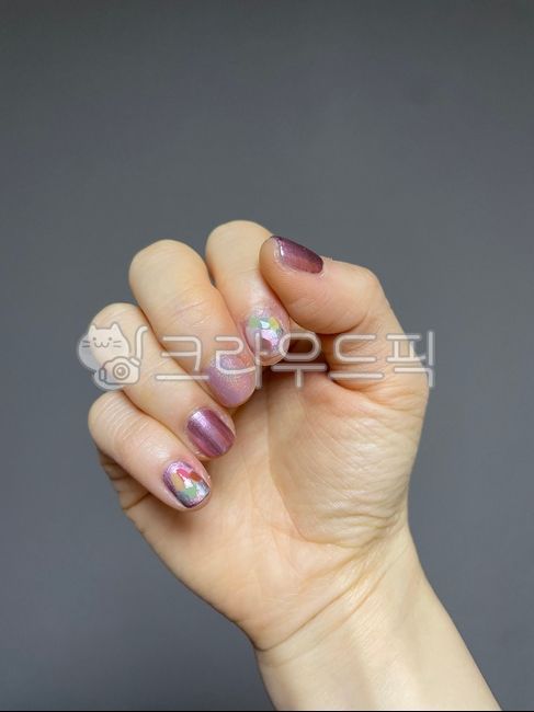 네일,네일아트,메탈네일,컬러블록,빤짝이,실버네일,화려한네일,핑크네일,이달의아트