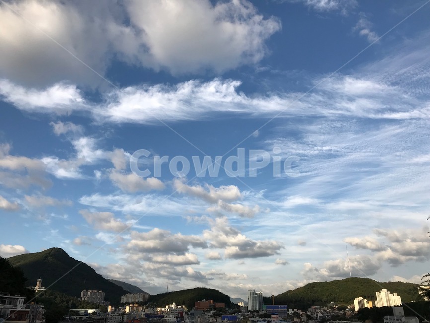 하늘,산,구름,sky,tree,sun,mountain,파란하늘,view,전망,도시,풍경,city,landscape,한국도시풍경,한국도시경관,korea cityscape,outdoors,옥외,nature,자연,weather,날씨,cumulus,적운,cloud