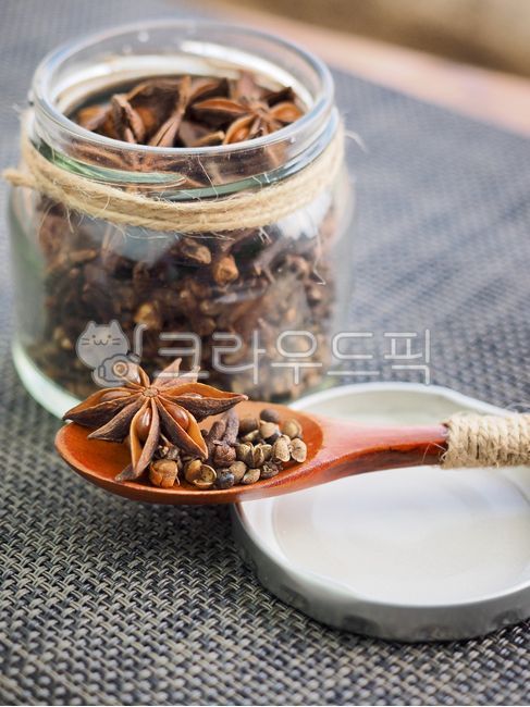 staranisehall,Sancho,spice,cookingingredients,Star Anise Hall,scent,dryfood,dry food,cooking,organic,starshape,anise,Spice,octagonal,star shape,cooking ingredients,cloves,brown,octagonal incense,food,octagon,Spoon,Spices,Scent,spices,wooden spoon