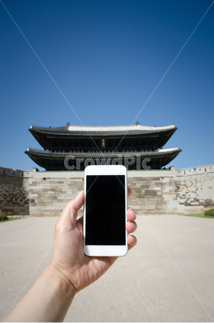 남대문,숭례문,스마트폰,손,검색,휴대폰,국보1호,국보,인터넷,써칭,셀카,사람,핸드폰,정보,사진,배경,손가락,통신,한국,여행,건물,유명한,아시아,건축물,도시,서울,역사,야외,관광,전통,기술,모바일,휴대전화,컨셉,랜드마크,셀피,랜드마크,landmark,tourist attraction,한국랜드마크,한국관광지,한국명소,korea landmark,korea tourist attraction,정보통신기술,전자기기,전자제품,it,information,technology,electronic equipment