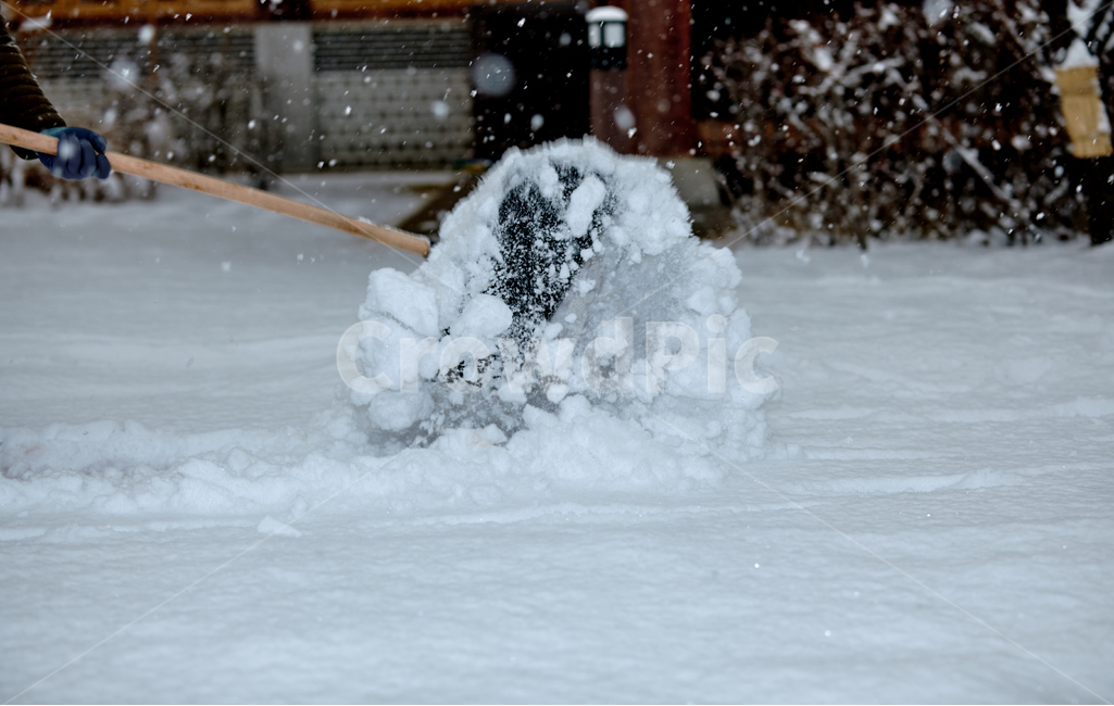 청소,눈,겨울,마당,삽,겨울,계절,winter,season,자연,풍경,nature,landscape,outdoors,옥외,storm,폭풍,blizzard,눈보라,snow