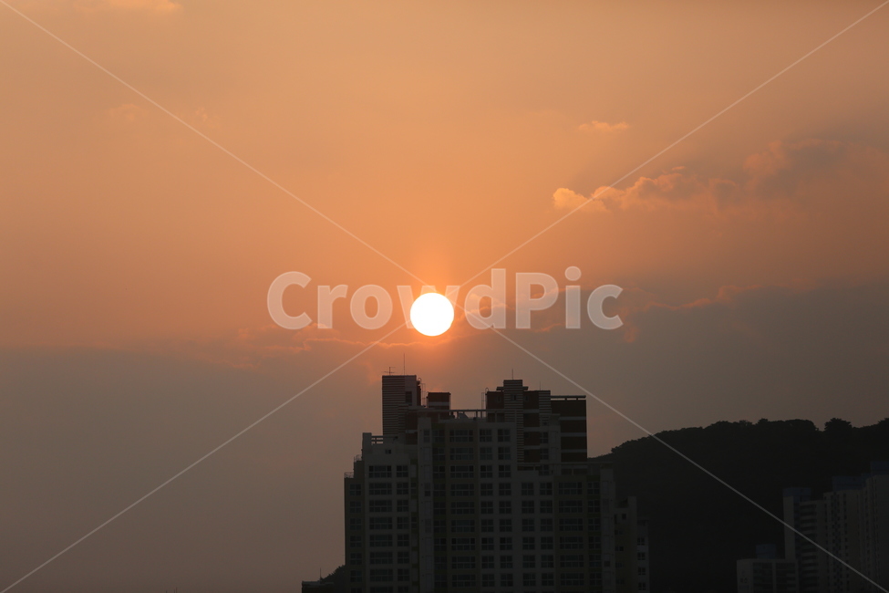 일몰저녁놀,해,일상,아름다움,일몰,도시,풍경,city,landscape,한국도시풍경,한국도시경관,korea cityscape,건축물,건물외관,exterior,building,structure,architecture,construction,nature,자연,outdoors,옥외,dusk,황혼,dawn,새벽,red sky,붉은 하늘,sky,하늘,sunset,sunlight,햇빛