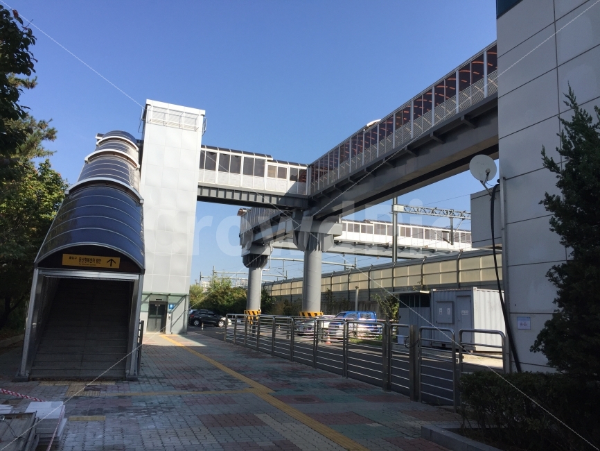 전철,기차,지하철,전철역,기차역,지하철역,입구,출구,출근,퇴근,건물구조,건물,환승역,교통,교통수단,traffic,transportation,road,도로,metropolis,중심지,building,town,도시,urban,어반,city,시티