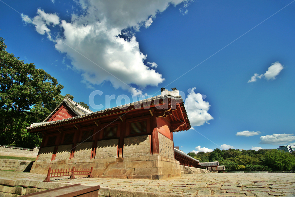 정전,종묘,세계유산,국보제227호,유교,조선왕조,신주,제사,월대,고건축,단순미,전통미,푸른하늘,흰구름,한국전통,한국문화,korean traditional,korean culture,건축물,건물외관,exterior,building,structure,architecture,construction