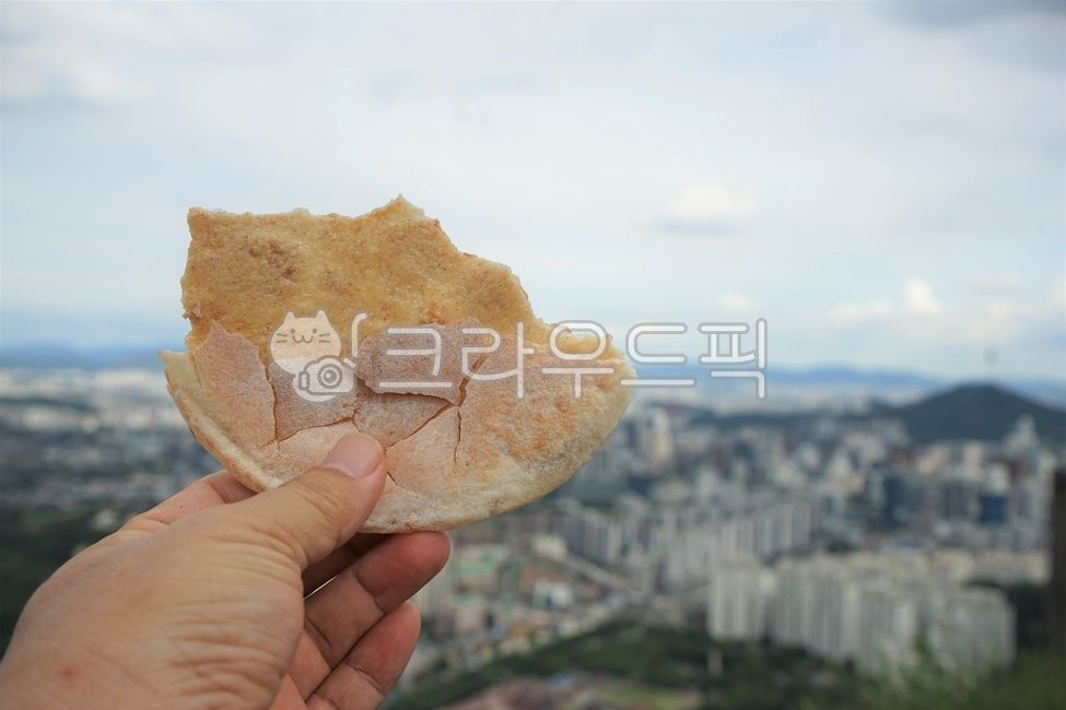 공갈빵,bread,빵,food,finger,손가락,person,hand