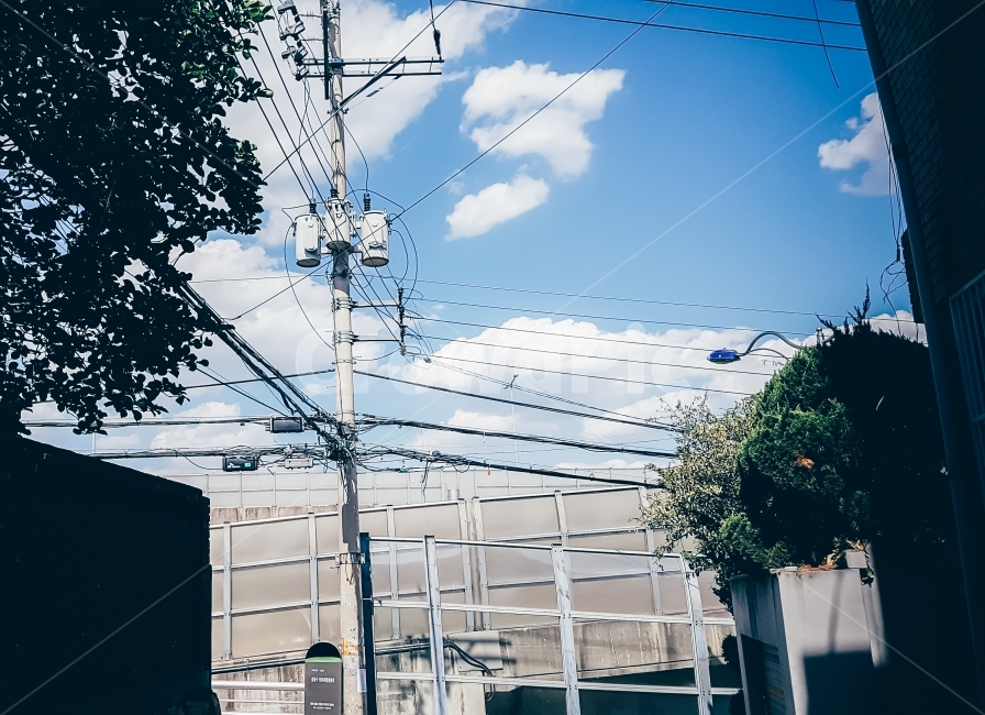 구름,골목,가로등,파스텔,하늘,감성,봄,여름,가을,겨울,청량,느낌,feeling,따뜻,시원,산책,빈티지,감정,일사,산업,industry,industrial,에너지산업,energy industry