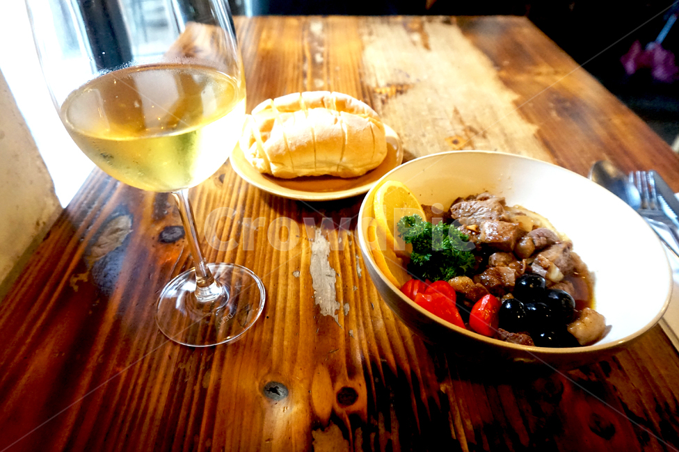 양식,퓨전요리,중국요리,식사,고기,와인,빵,매캐니즈요리,마카오,화이트와인,food,meat,bread,wine,포르투갈요리,음식,식재료,요리,food,cook,meal,dishes,food reserves,양식,서양음식,서양요리,western food,western dishes,western meal,western cook