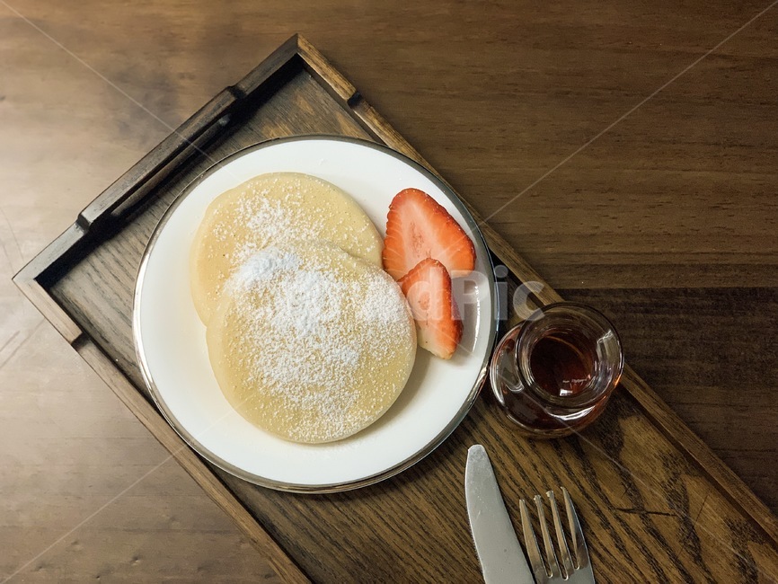음식,팬케이크,과일,카페,빈티지,pancake,strawberry,컨셉,필름카메라,모노톤,음식,식재료,요리,food,cook,meal,dishes,food reserves,디저트,간식,후식,dessert,snack