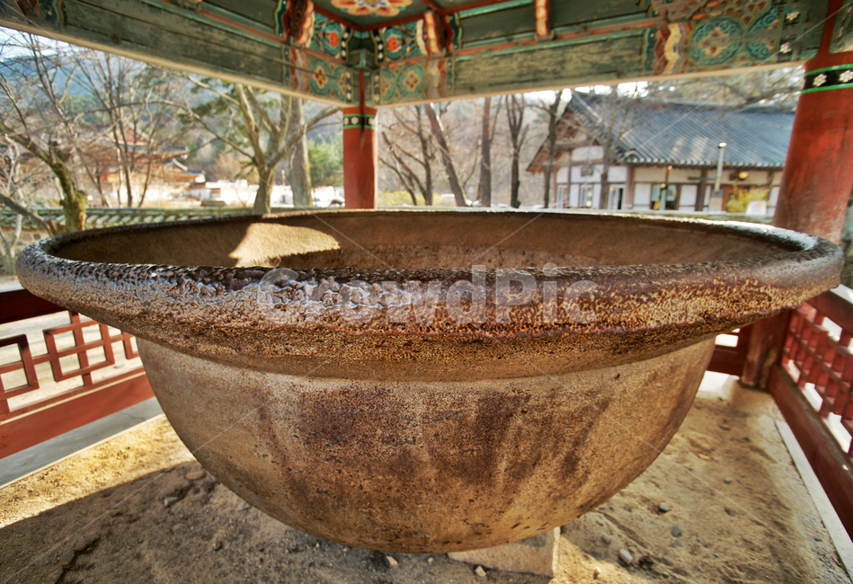 철확,보물제1413호,법주사,철그릇,신라시대,보은,조각상,동상,석상,조형물,statue,bronze statue,stone statue
