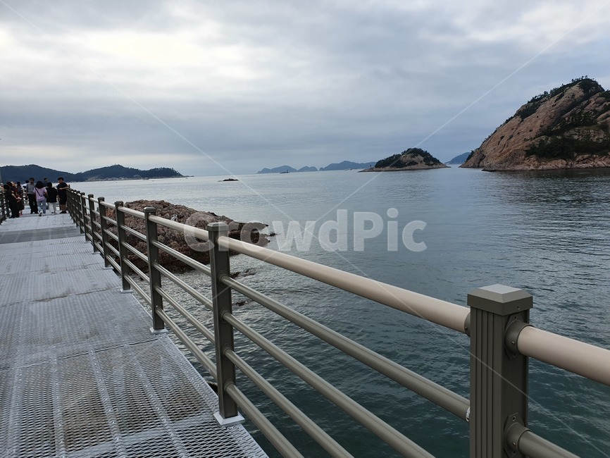 human,바다,섬,풍경,바위,자연,풍경,nature,landscape,railing,난간,handrail,banister