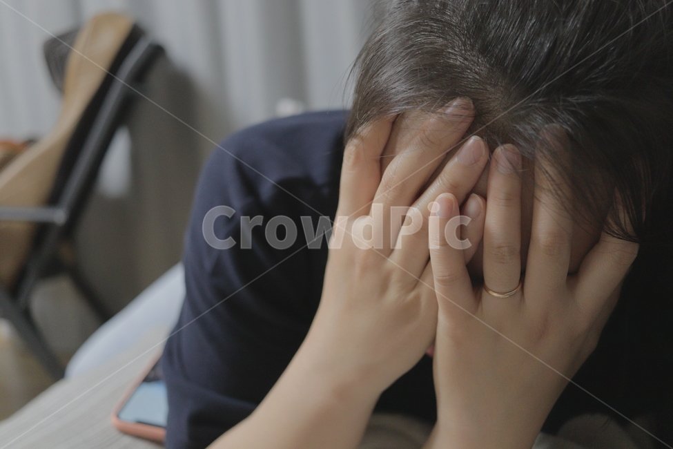 우울,절망,슬픔,울고싶음,속상함,기분,직장내괴롭힘,사람,인물,인간,human,person,감정표현,기분,feeling,emotion