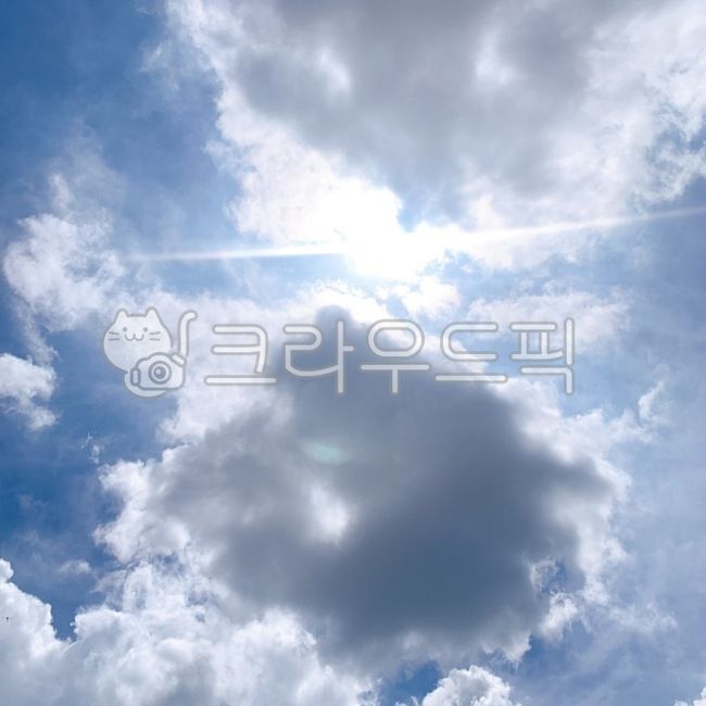 cloud,sky,sunlight,nature,clear sky,sun between clouds