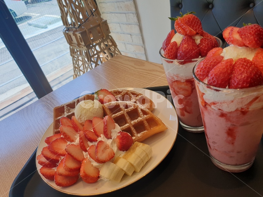 딸기,와플,디저트,카페,봄