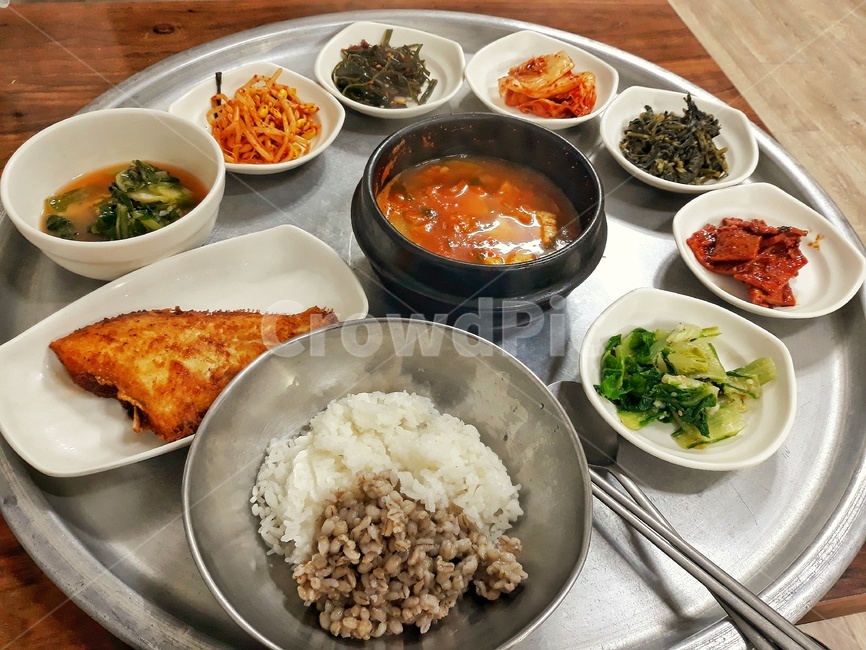 보리밥,생선,가자미,백반,된장찌개,식사,음식,food,요리,meal,반찬,음식,식재료,요리,food,cook,meal,dishes,food reserves,한식,한국음식,한국요리,korean food,korean dishes,korean meal,korean cook
