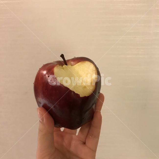 fruit,과일,red,apple,사과,snowwhite,백설공주,홍옥,한입,음식,food,먹을것