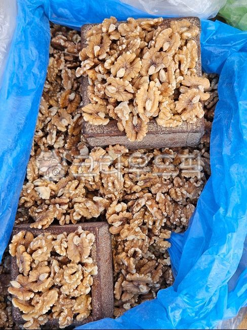 호두,간식,견과류,식재료,열매,nuts,수확,시장,마켓,재래시장,단백질,에너지,식단,조절,씨앗