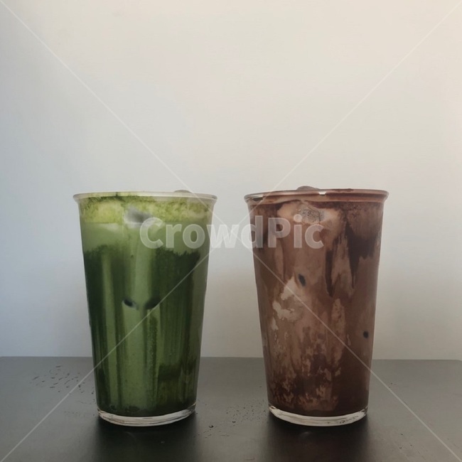 카페,커피,말차,초코,음료수,커피숍,그라데이션,초록색,고동색,달달한,맛있는,시원한,티타임,아이스,ice,cool,cold,후식,dessert,디저트,아이스커피,coffee,teatime,휴식,녹차,유리잔,유리컵,glass,green