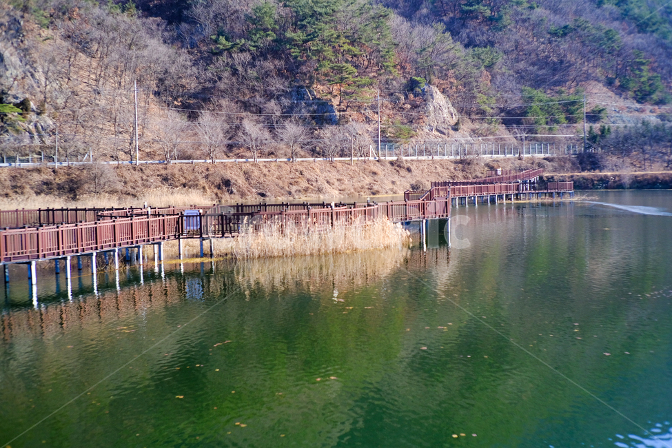 wooden bridge,Wonju Bangyeri,Bangyeri Reservoir,reservoir,bridge