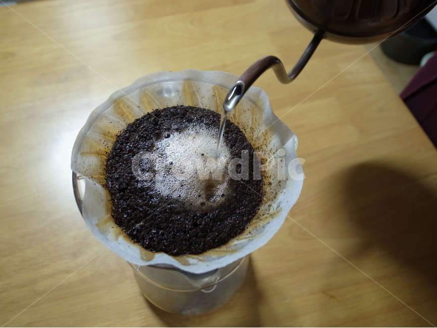 server,Nukki,extraction,Drip process,drip coffee,coffee,drip,dripper,Ground coffee beans,coffee extraction