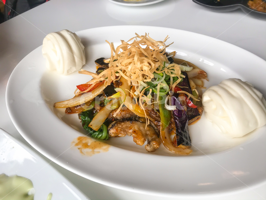 chinesefood,bread,Cooking,fried food,restaurant,plate,Chinese food,vegetable,clean,flower bread,food,dish,stirfry,course meal,fries,red pepper japchae,mushroom,eggplant,Chinese restaurant