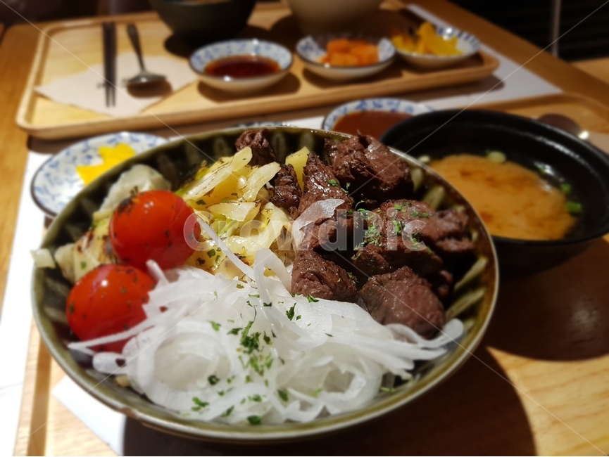 스테이크,스테이크덮밥,덮밥,식사,밥