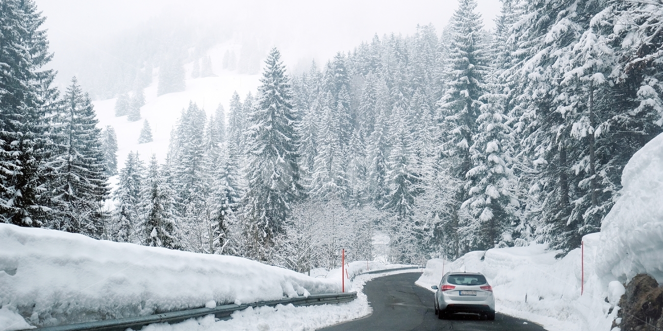 스위스,눈,설경,풍경,알프스,도로,나무,겨울,계절,winter,season,자연,풍경,nature,landscape,해외,외국,세계,foreign,oversea,world,세계자연풍경,해외자연풍경,외국자연풍경,world nature landscape,여행,휴가,traveling,vacation,trip,교통,교통수단,traffic,transportation,tree,plant,식물,fir,전나무,abies,아비,car,차,automobile,자동차,vehicle,차량