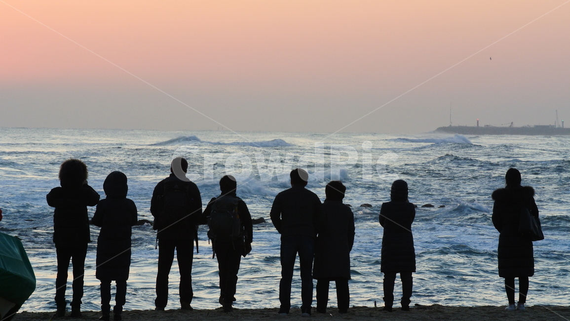 human,인간,person,사람,nature,자연,sea,바다,water,ocean,대양,outdoors,옥외,일출,사람들,대중,군중,other people,crowd