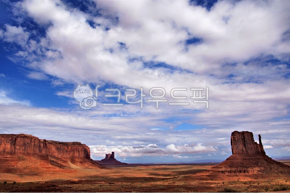 sky,USA,highlands,Amazing Rock,Vast panoramic view,cloud,huge rock,American landscape,American desert,Monument Valley scenery,Monument Valley,western usa,sky scenery,cloud scenery