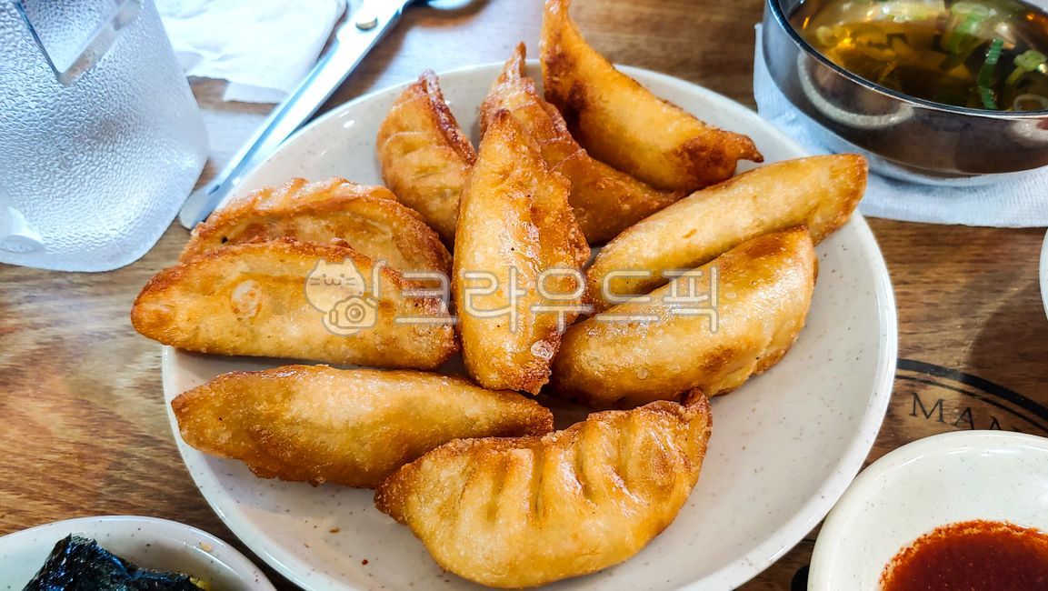 dumpling,Chinese cuisine,Grilled dumplings,fried food,meat dumplings,Chinese food,food