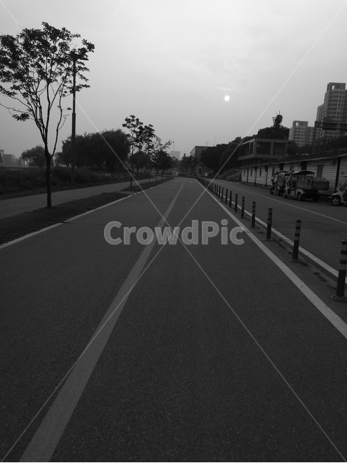 한강,이른새벽,자전거도로,도로,흐린날,흑백,모노톤,monochrome,black and white