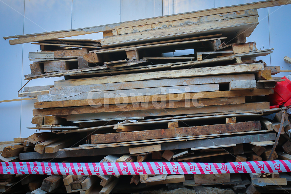 공사,위험,접근금지,쓰레기,wood,나무,재목,plywood,합판,산업,industry,industrial,건설업,건축업,construction industry