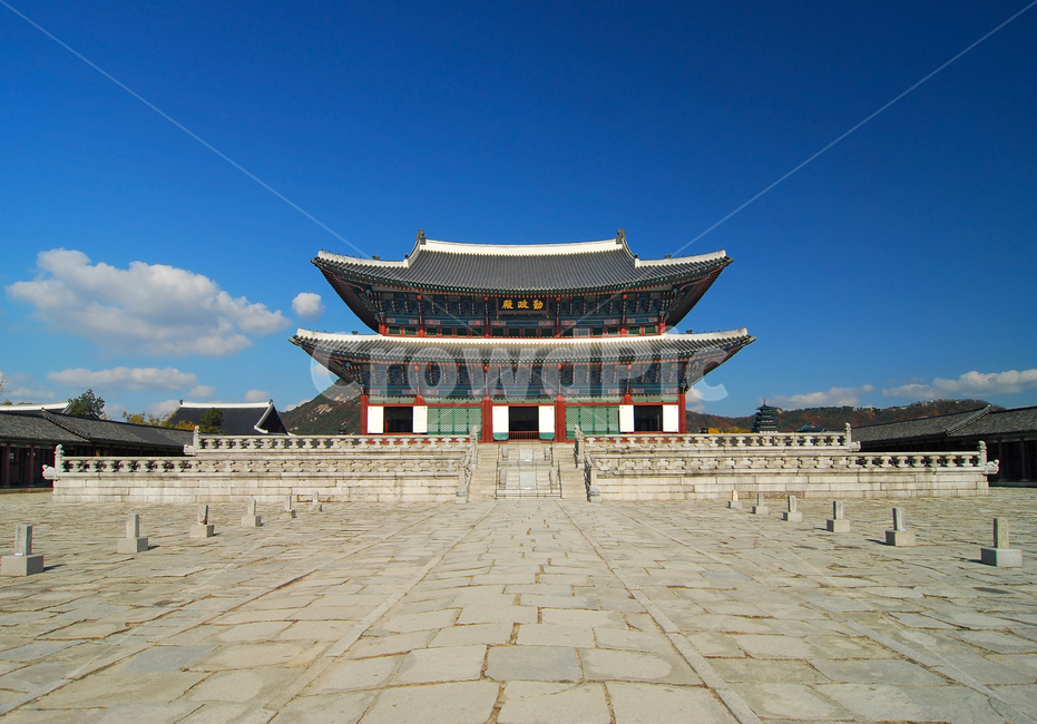 경복궁,근정전,고궁,궁,궁궐,명소,건축,전통,한국,한국전통,전통건축,전통건축물,건물,배경,백그라운드,바닥,마당,공간,하늘,풍경,정면,품계석,기와,역사,사적,문화재,서울