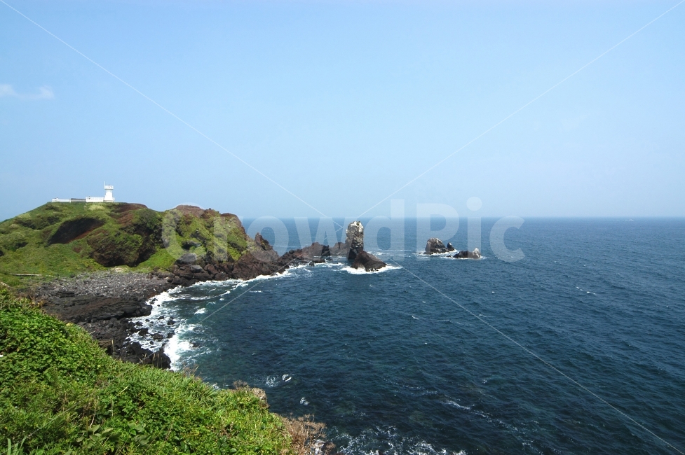 섭지코지,제주도,바다,해안,풍경,자연,등대,절벽,바위,수평선,배경,바탕,백그라운드,여행,관광,명소,명승지,관광지,해안가,자연,풍경,nature,landscape,한국자연풍경,한국자연경관,korea nature landscape,제주도,jeju,jeju island,outdoors,옥외,land,땅,sea,ocean,대양,water,물,shoreline,해안선,promontory,곶