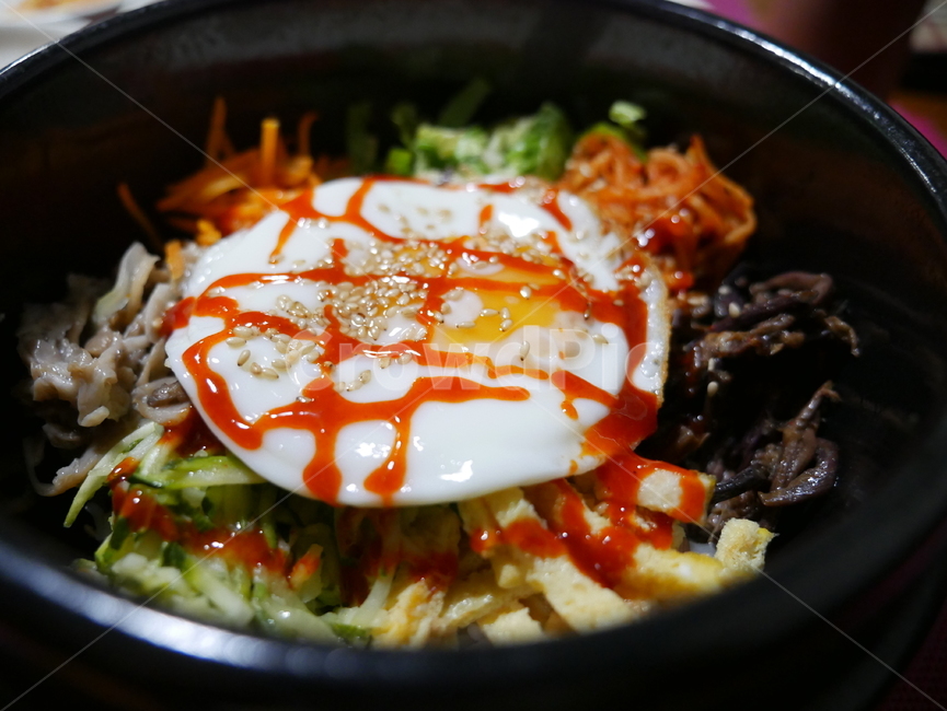 비빔밥,한국음식,한국요리,고추장,여러색깔,다채로운색,bibimbab,bibimbap,koreanfood,koreandish,colorful,coulorful,rice,뚝배기,뚝배기요리