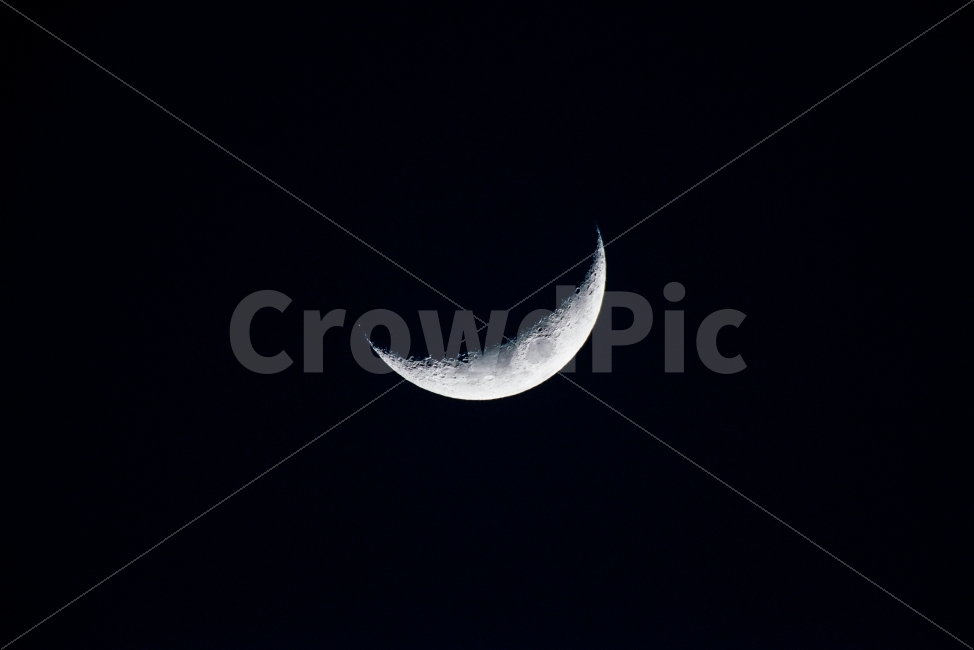달,초승달,그믐달,밤하늘,크레이터,야경,밤,풍경,nightscape,night,landscape,흑백,모노톤,monochrome,black and white,nature,자연,outer space,대기권 밖,astronomy,천문학,moon,outdoors,옥외,universe,우주