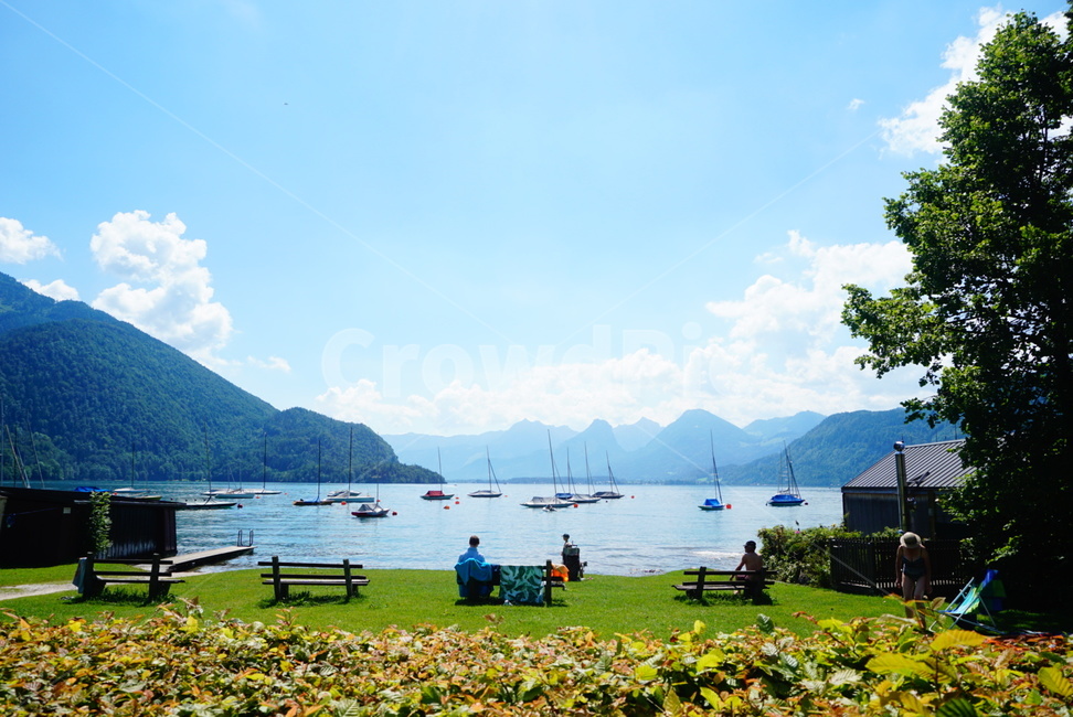 여름,휴양지,피서,아름다운,관광지,휴양,요양,시원한,맑은,하늘,구름,요트,배,밴치,벤치,피크닉,산책,나들이,가족,평온한,잔디,자연,평화로운