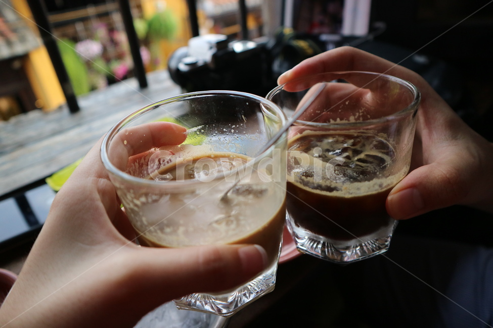 glass,유리,human,인간,person,사람,커피,커피잔,잔,coffee,hand,cheers,cafe,카페