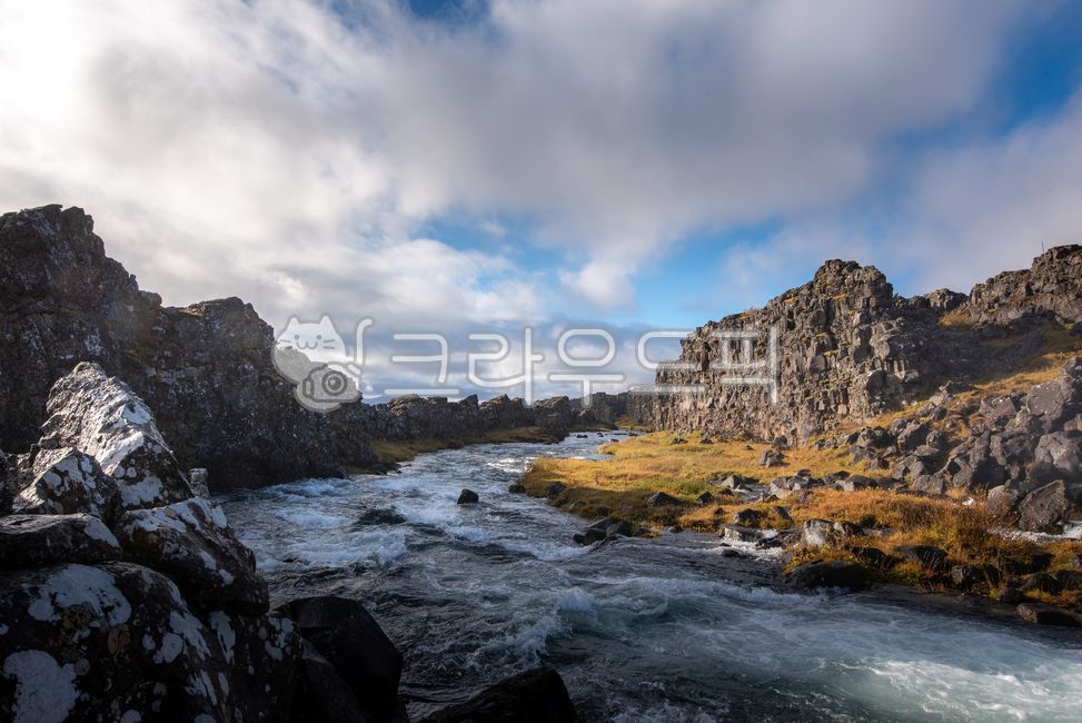 아이슬란드,iceland,유럽,europe,북유럽,northeurope,자연,nature,해외,overea,풍경,landscape,가을,autumn,fall,목초지,rassland,씽벨리어,thingvellir,국립공원,nationalpark,water,물,outdoors,옥외,강,river