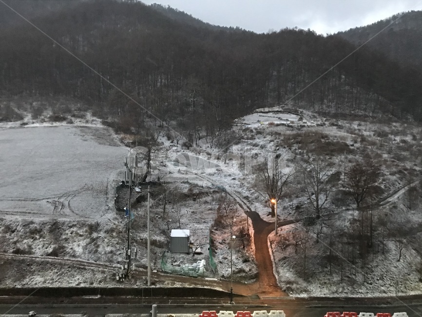 눈,자연,nature,가로등,산,도로,겨울,계절,winter,season
