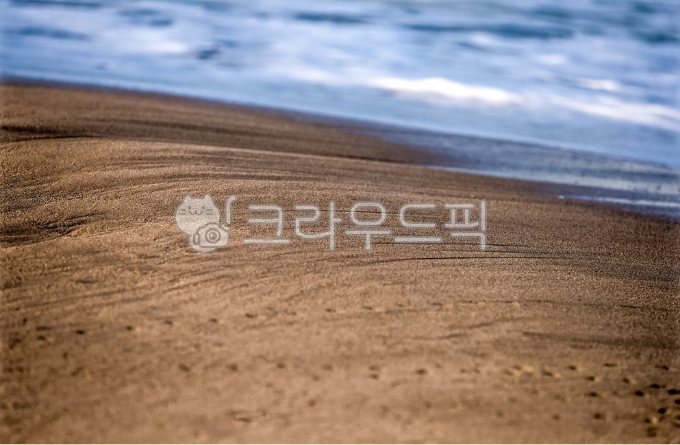 해변가,모래,바닷물,물,배경,백그라운드,해변,바다,동해바다,배경흐림,발자국,감성,nature,자연,outdoors,옥외,sand,ground,바닥,해변,바다,beach,sea
