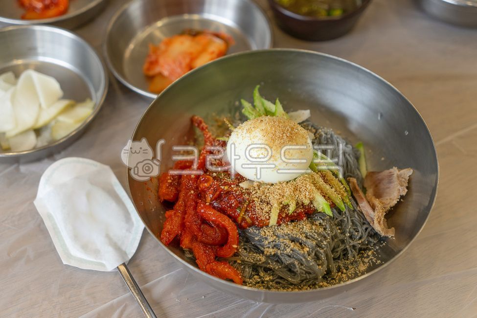 egg,noodles,restaurant,garnish,noodle,bibim cold noodles,raw cold noodles,food,Cold noodles,seasonal food