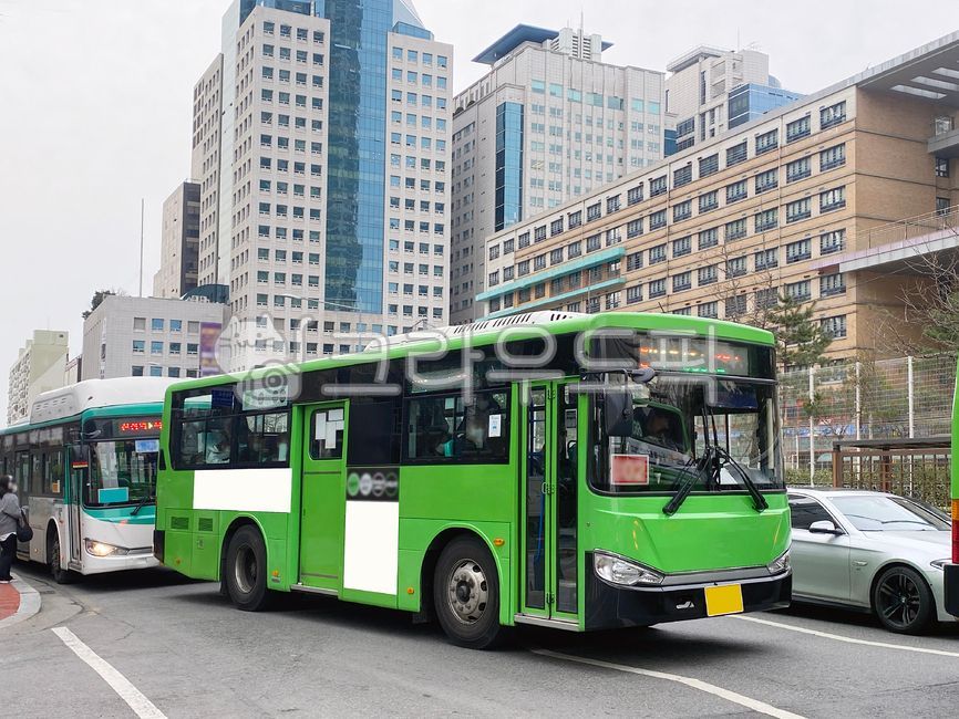 버스,버스광고,목업,목업이미지,광고,광고판,차량광고,시내버스광고,부착광고,옥외광고,판넬,비즈니스,상업광고판,도시배경,사인보드,상업광고,커머셜,비어있는,프레임,광고디자인,빈공간,배경,바탕,백그라운드,사각형광고판,차량,교통수단,bus,busadvertisement,mockup,mockupimage,billboard,vehicleadvertisement,citybusadvertisement,advertisement,outdooradvertisement,panel,business,commercialbillboard,citybackground,signboard,commercialadvertisement,commercial,free,frame,advertisingdesign,emptyspace,background