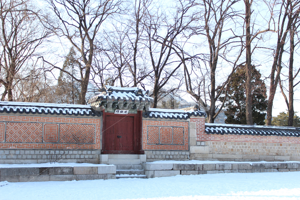 경복궁,gyeongbokgung,한옥,궁,서울,선,구조,집,전통,전통가옥,한국,문화재,한국문화,기와,서까래,잡상,고궁,tiledroof,ancientpalace,korea,seoul,culturalassets,겨울,계절,winter,season,한국전통,한국문화,korean traditional,korean culture,건축물,건물외관,exterior,building,structure,architecture,construction