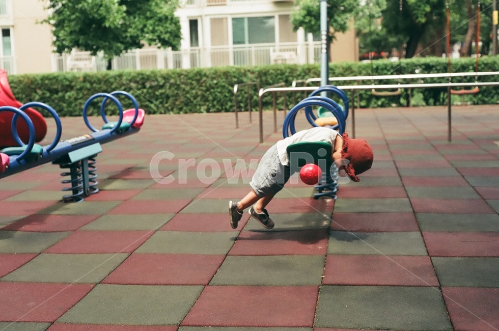 놀이공간,시소,아이,모자,playground,놀이공원,놀이동산,놀이터,amusement park,playground