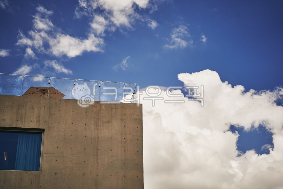 루프탑,옥상,구름,파란하늘,하늘,스카이,하얀구름,맑은날씨,날시,weather,nature,자연,outdoors